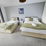Apartamento Spacious 4 Bedroom Flat, Perfect For Trade Teams *