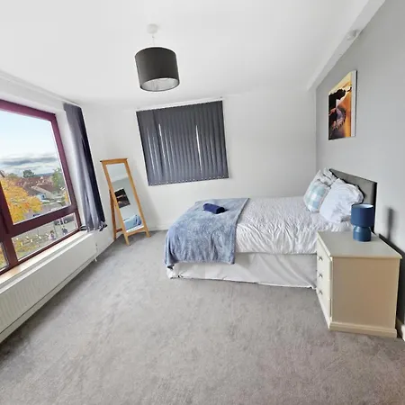 Spacious 4 Bedroom Flat, Perfect For Trade Teams Apartamento Bristol