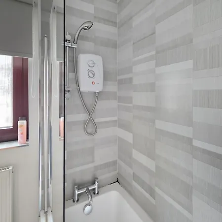 Apartmán Spacious 4 Bedroom Flat, Perfect For Trade Teams *