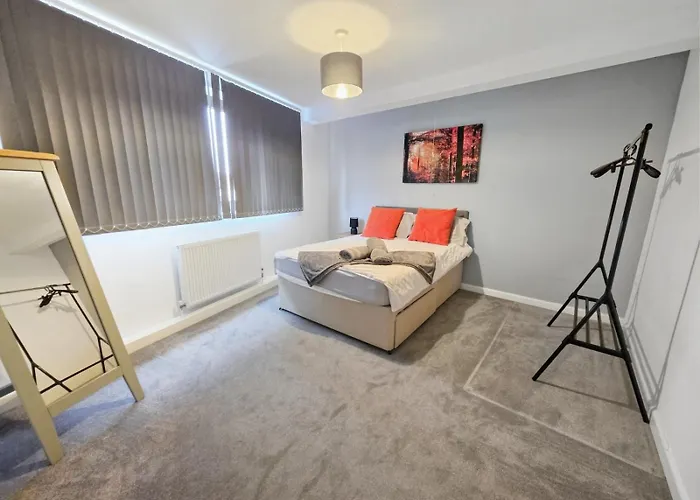 Spacious 4 Bedroom Flat, Perfect For Trade Teams Apartman *