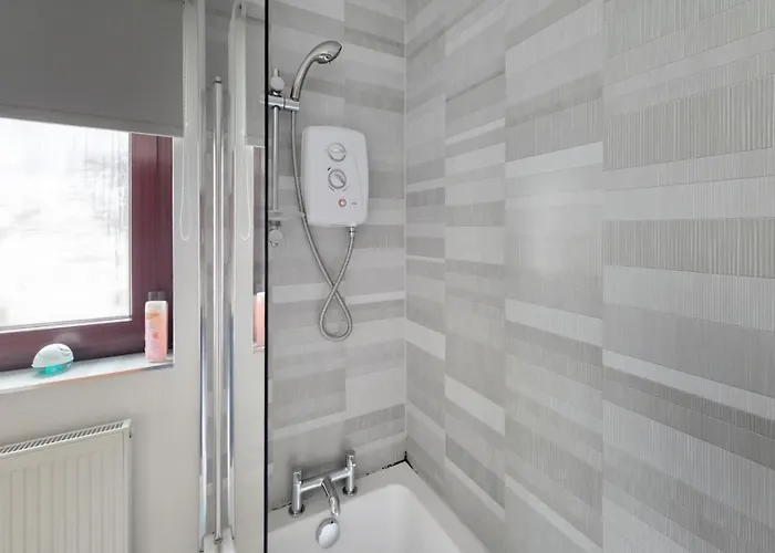 شقة Spacious 4 Bedroom Flat, Perfect For Trade Teams *